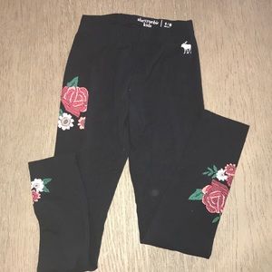 Abercrombie kids black leggings with rose print